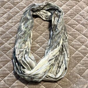 Elegant Camo Patterned Scarf